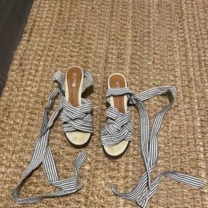 Women’s Sperry wedges with seersucker laces